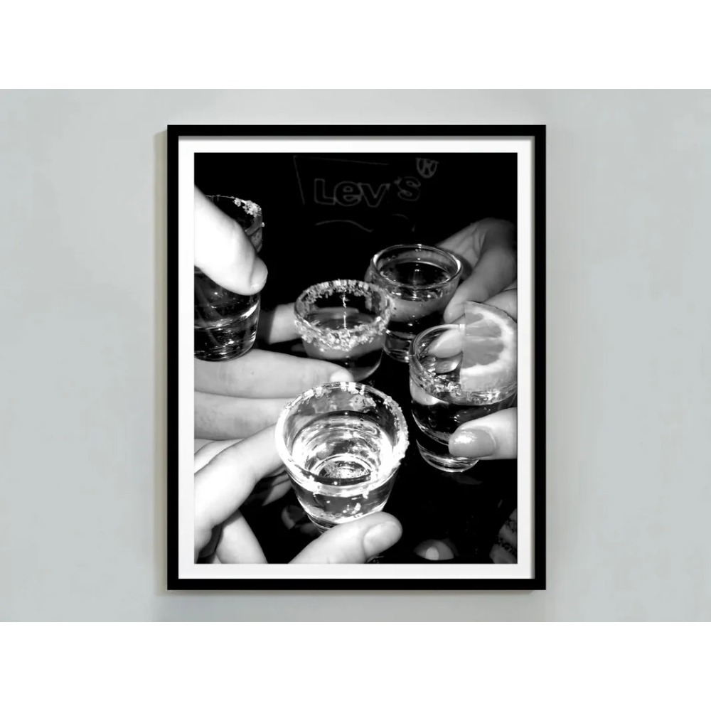 Black and white bar champagne  - đánh giá và giá Whisky Beer And Wine